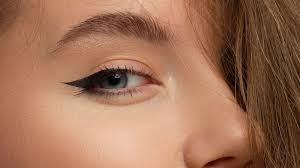 Mastering the Winged Eyeliner: Step-by-Step Guide